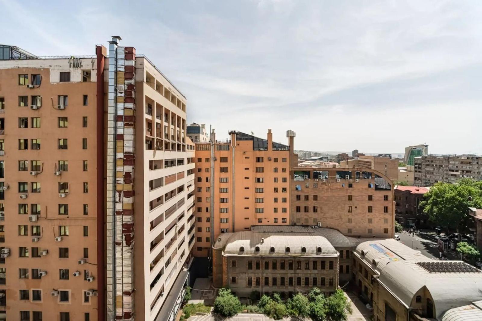 Fantastic Apartments Near Republic Square, Perfect Location, Mystreet Company エレバン エクステリア 写真