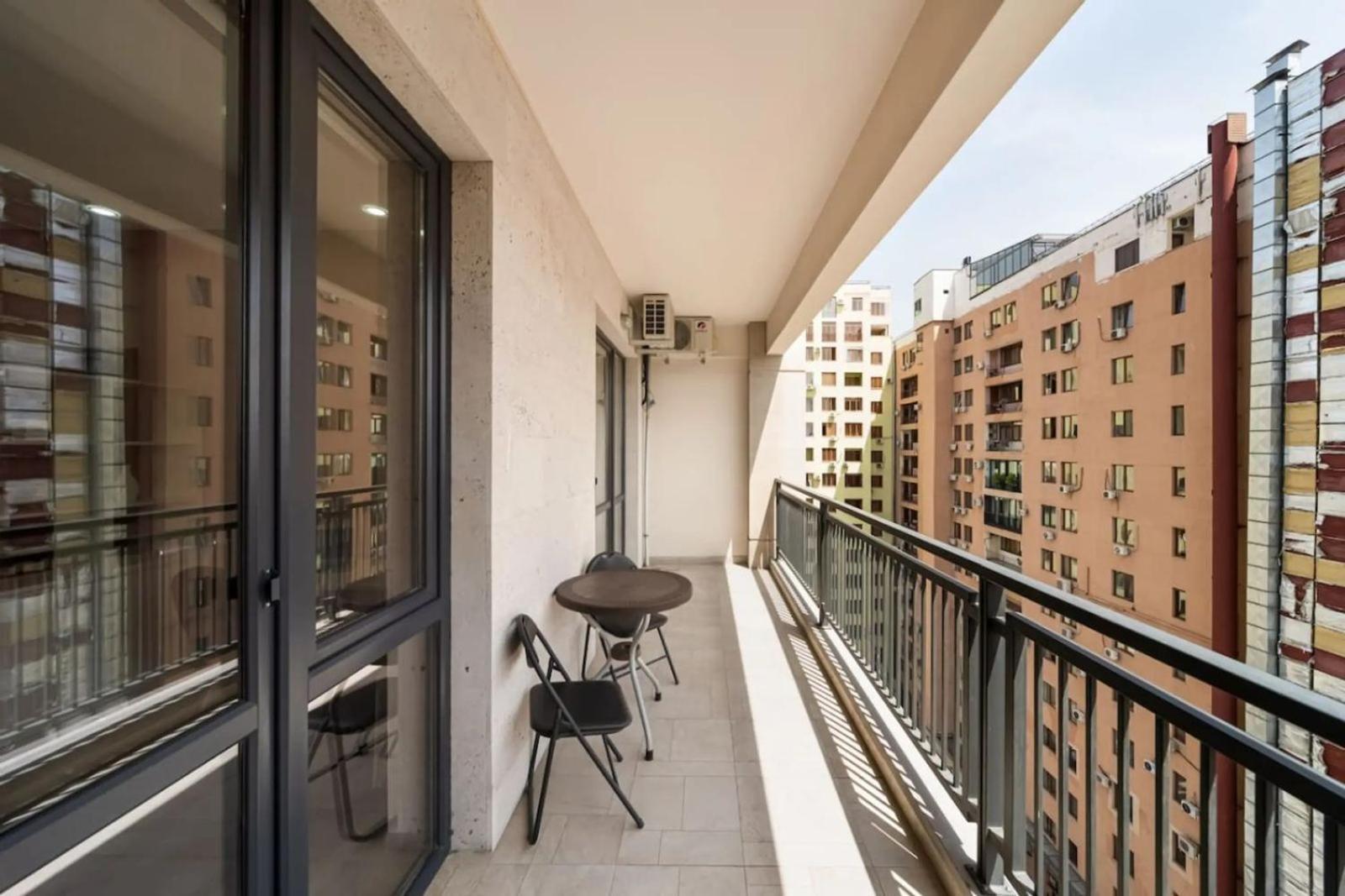 Fantastic Apartments Near Republic Square, Perfect Location, Mystreet Company エレバン エクステリア 写真