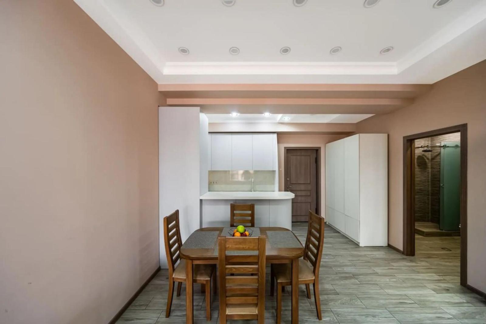 Fantastic Apartments Near Republic Square, Perfect Location, Mystreet Company エレバン エクステリア 写真
