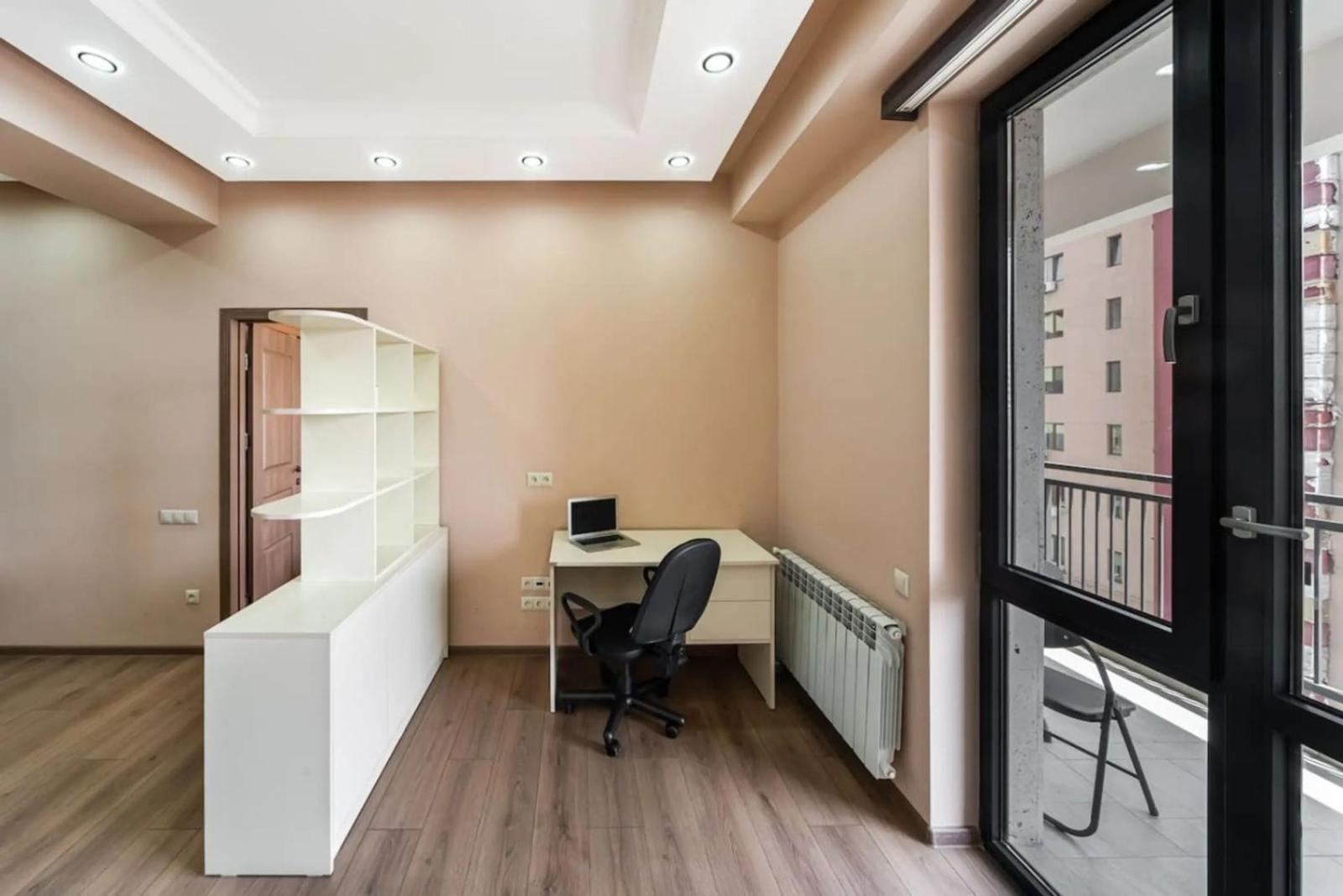 Fantastic Apartments Near Republic Square, Perfect Location, Mystreet Company エレバン エクステリア 写真