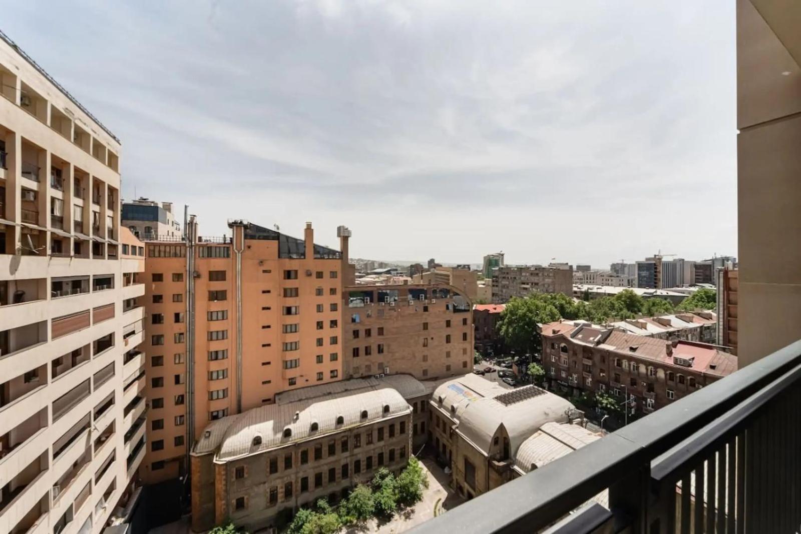 Fantastic Apartments Near Republic Square, Perfect Location, Mystreet Company エレバン エクステリア 写真