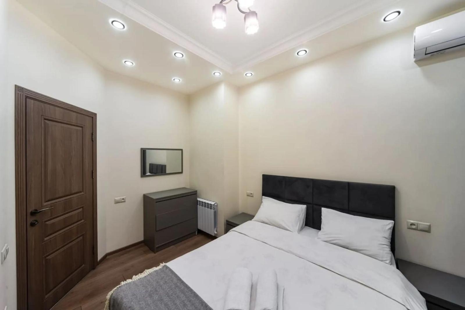 Fantastic Apartments Near Republic Square, Perfect Location, Mystreet Company エレバン エクステリア 写真