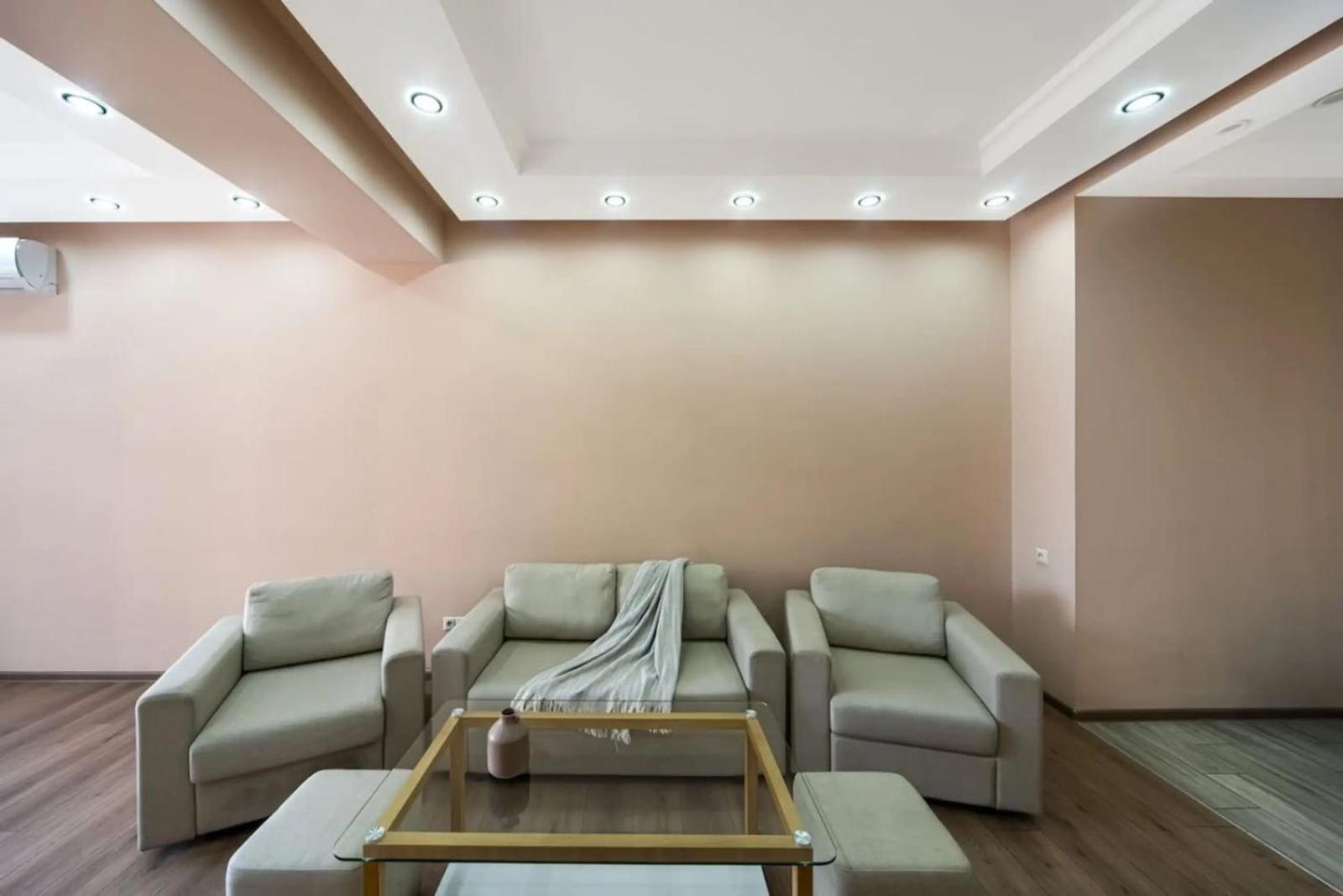 Fantastic Apartments Near Republic Square, Perfect Location, Mystreet Company エレバン エクステリア 写真