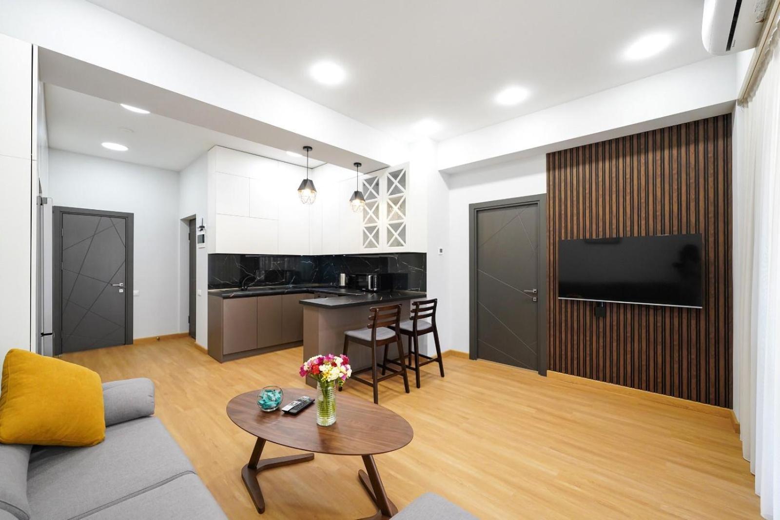 Fantastic Apartments Near Republic Square, Perfect Location, Mystreet Company エレバン エクステリア 写真