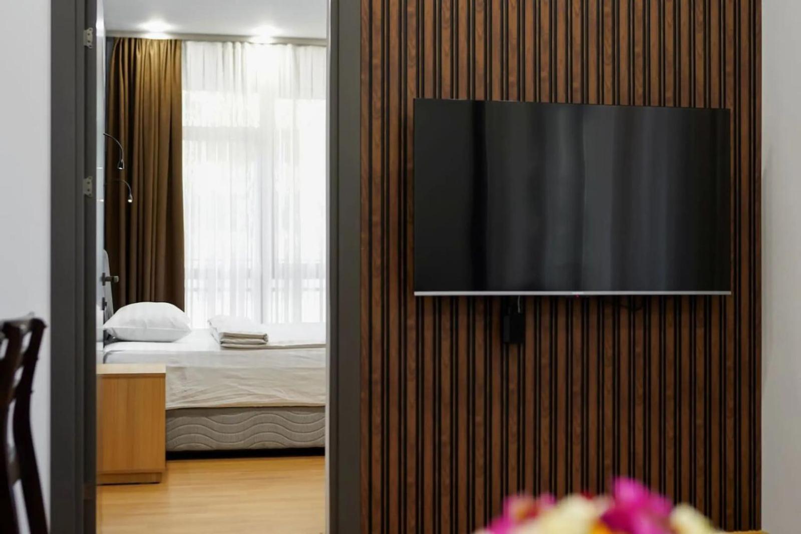 Fantastic Apartments Near Republic Square, Perfect Location, Mystreet Company エレバン エクステリア 写真