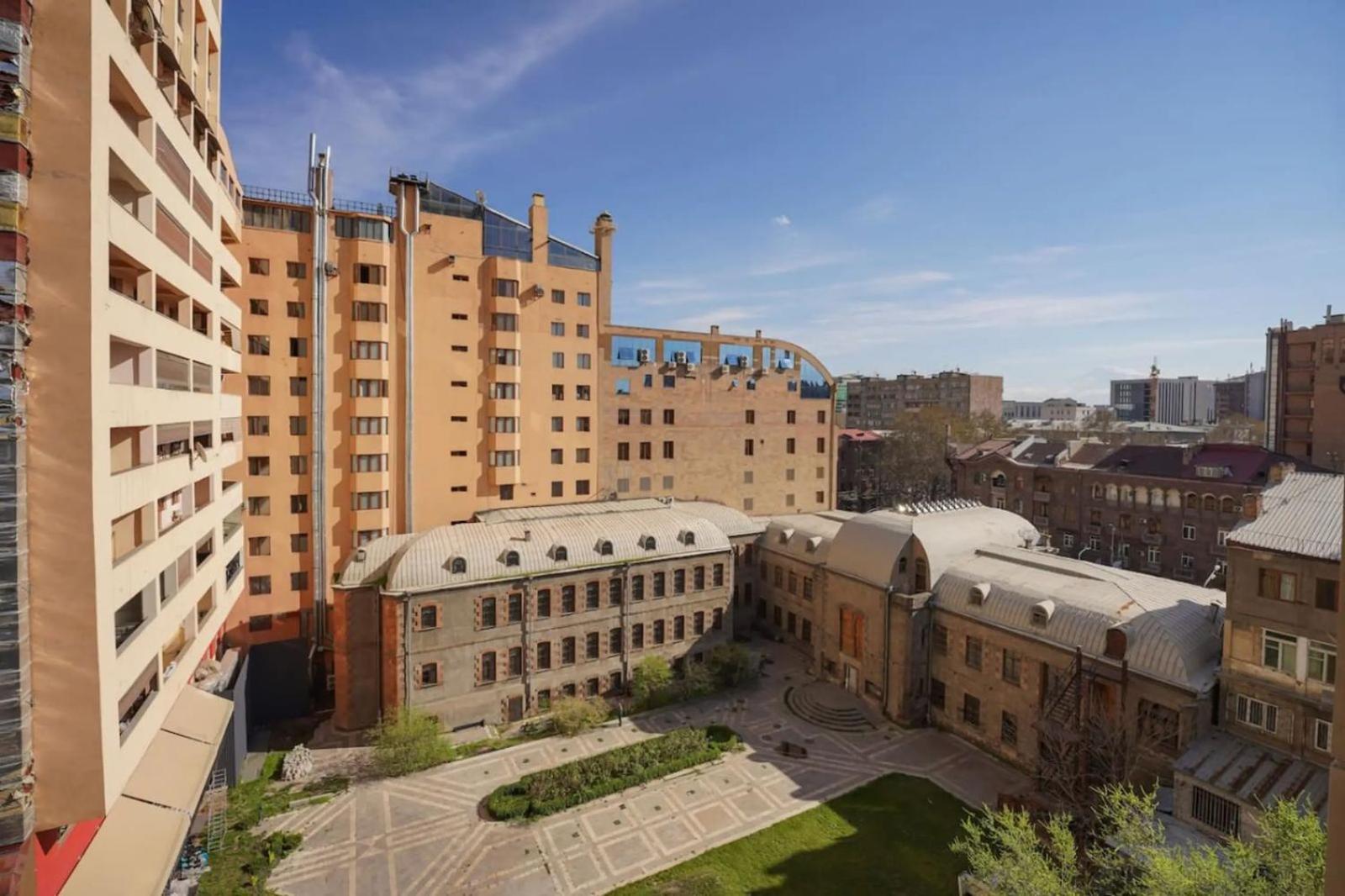 Fantastic Apartments Near Republic Square, Perfect Location, Mystreet Company エレバン エクステリア 写真