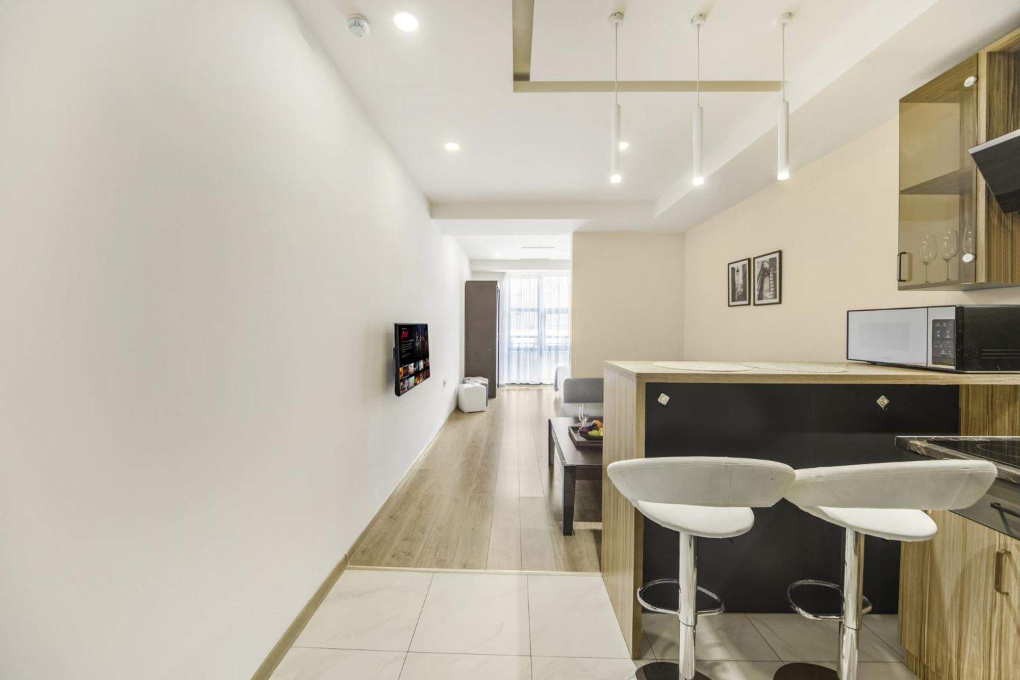 Fantastic Apartments Near Republic Square, Perfect Location, Mystreet Company エレバン エクステリア 写真