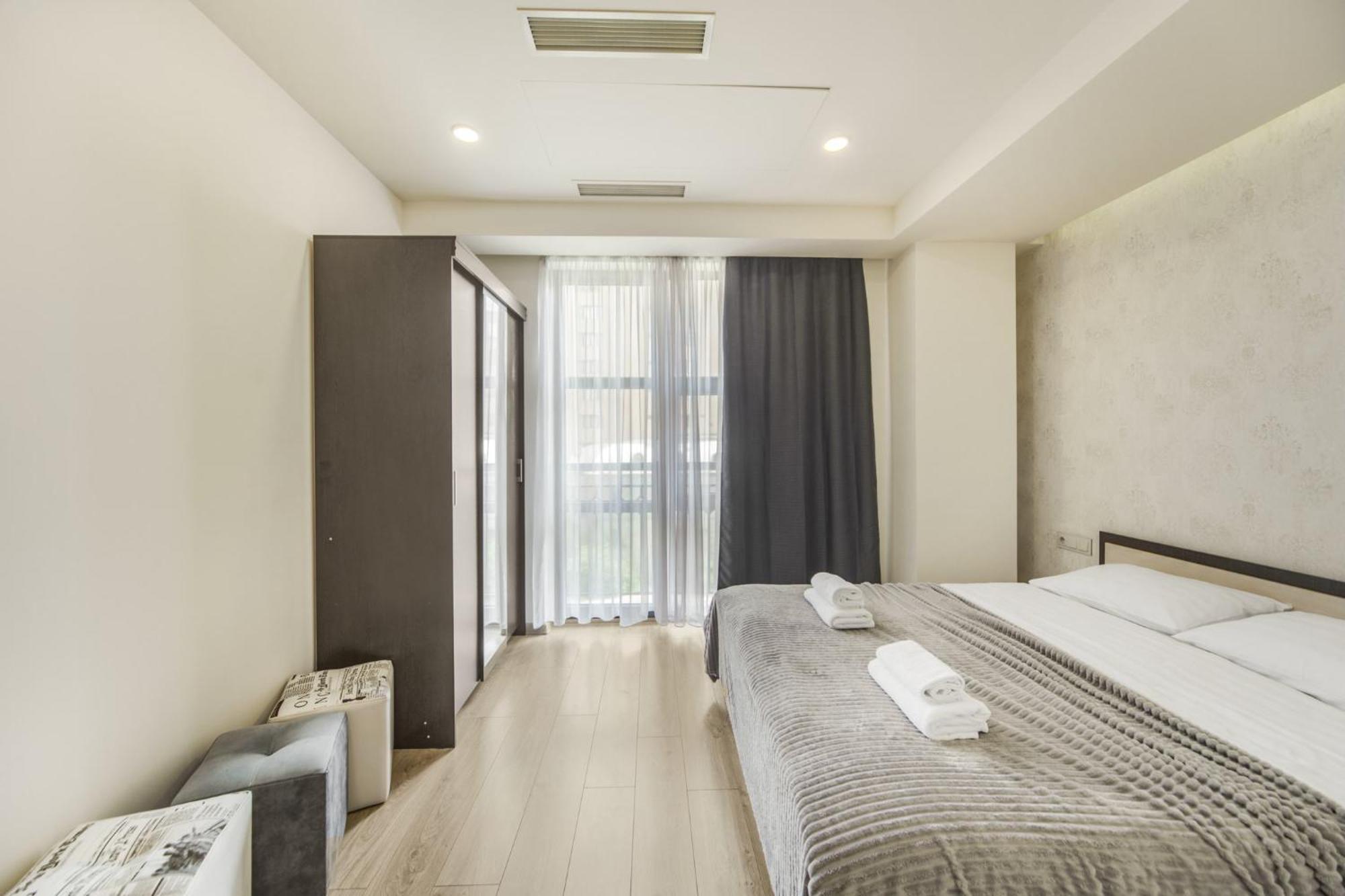 Fantastic Apartments Near Republic Square, Perfect Location, Mystreet Company エレバン エクステリア 写真