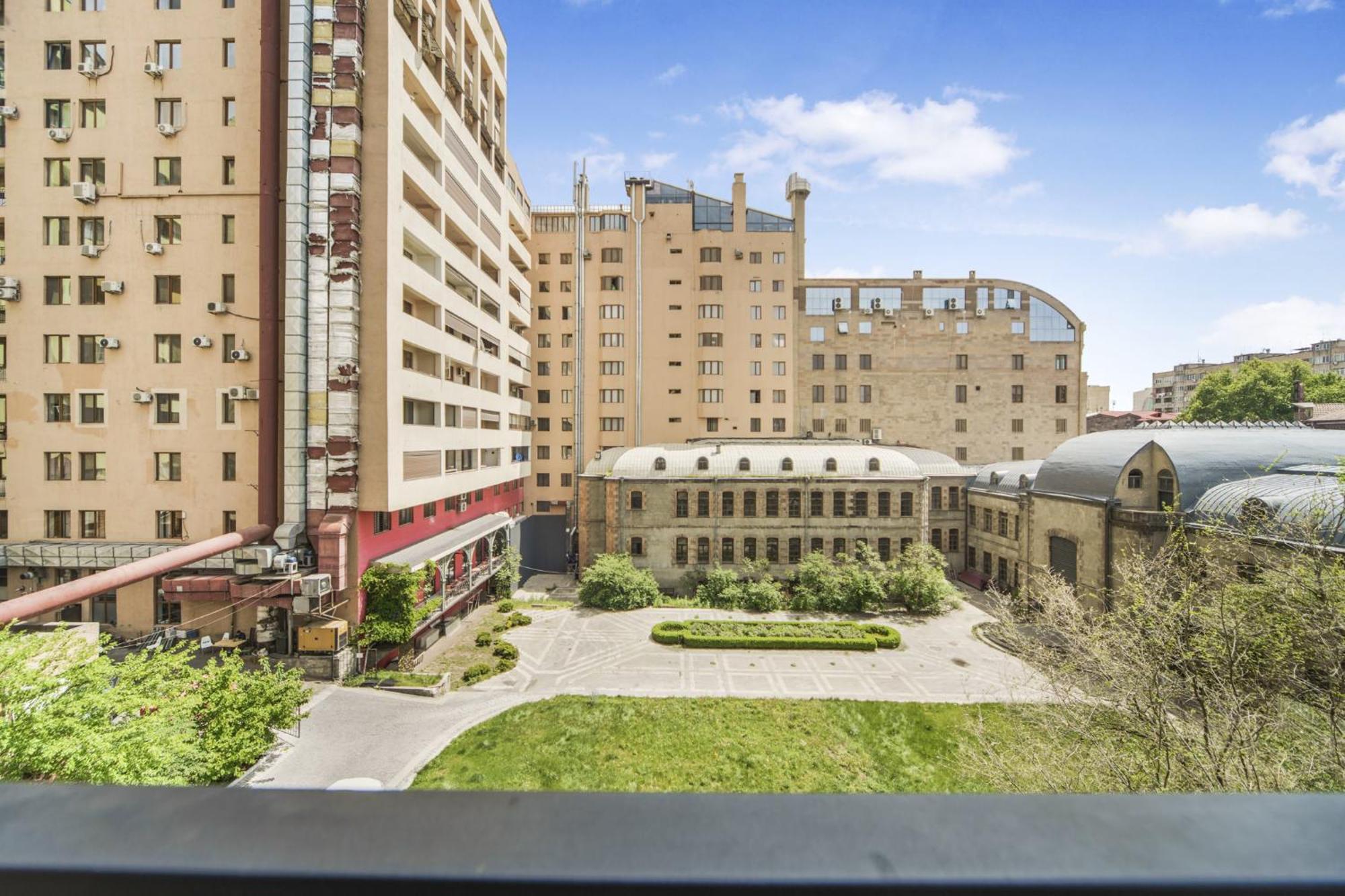 Fantastic Apartments Near Republic Square, Perfect Location, Mystreet Company エレバン エクステリア 写真