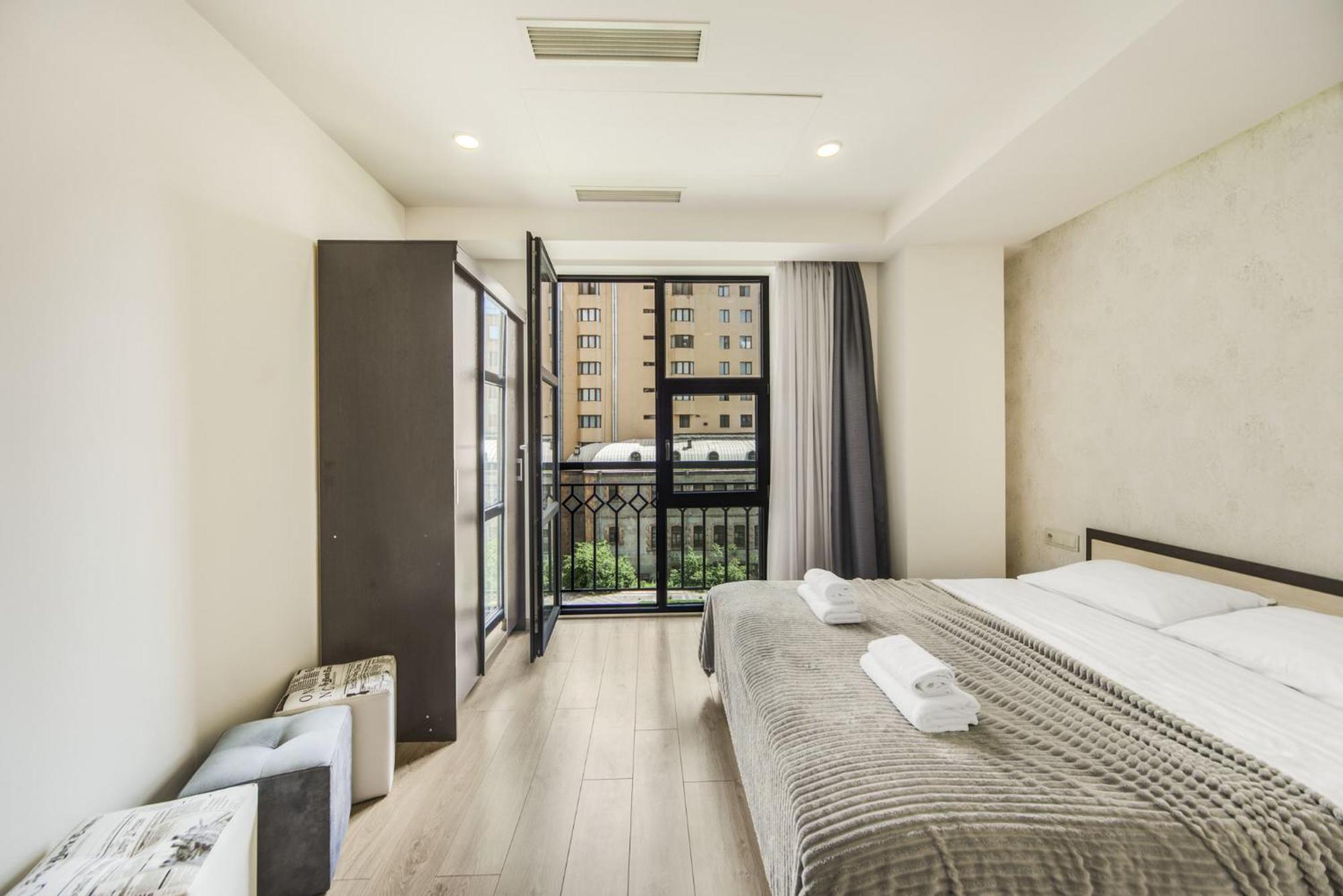 Fantastic Apartments Near Republic Square, Perfect Location, Mystreet Company エレバン エクステリア 写真
